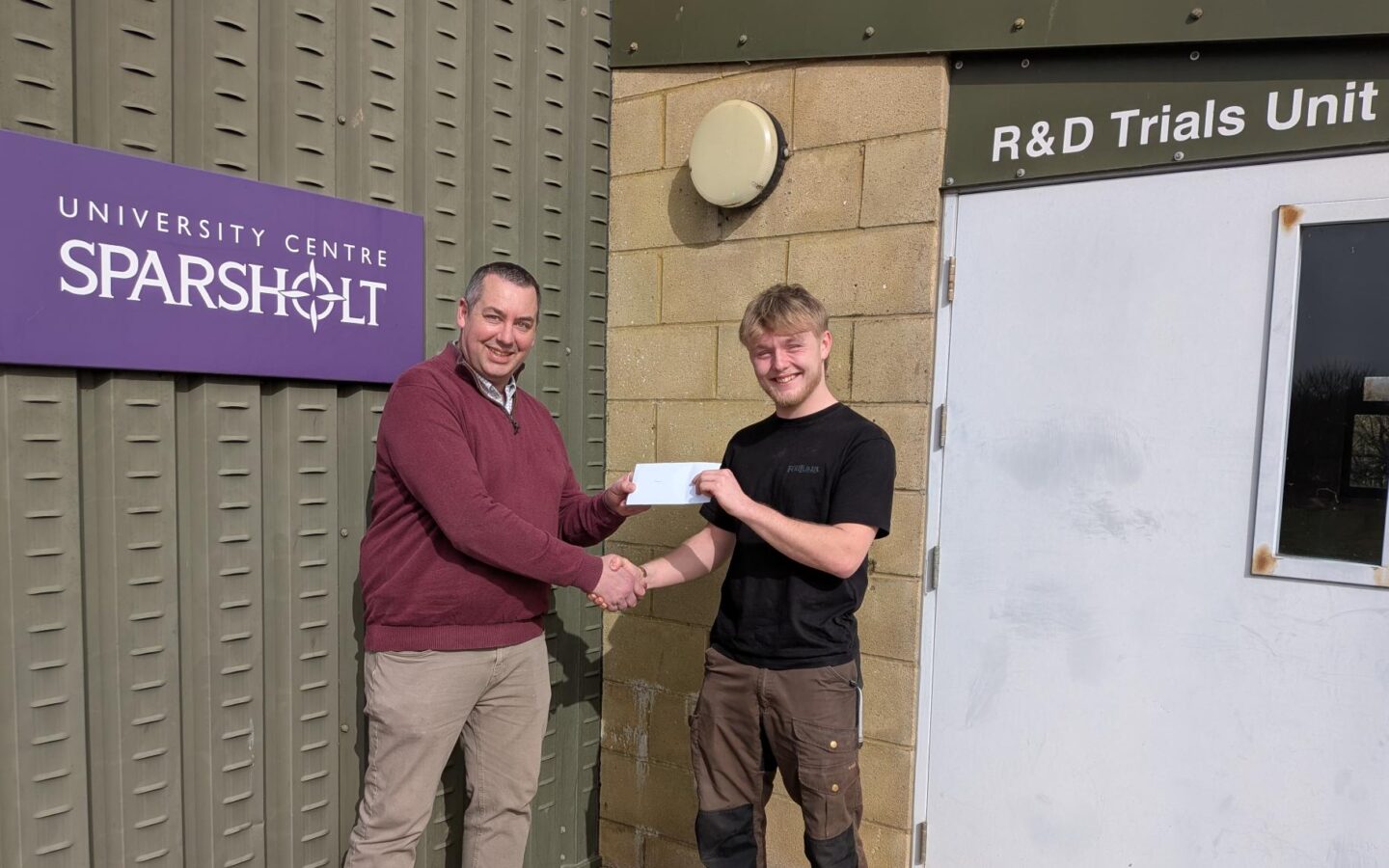 Fraser Knight, seen here being awarded the Skretting Prize by Steve Wood of Skretting